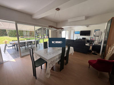 Maison - 219 m² - 9 pièces