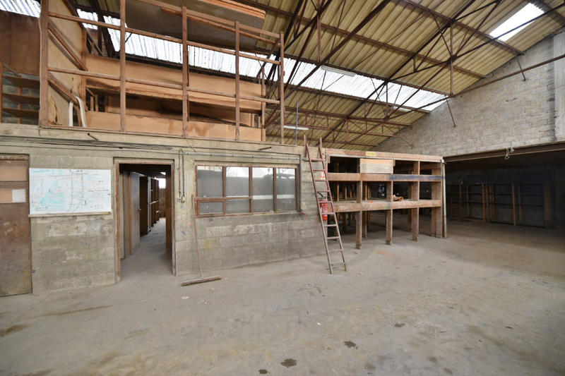 Local d'activité / Entrepôt - 650 m²