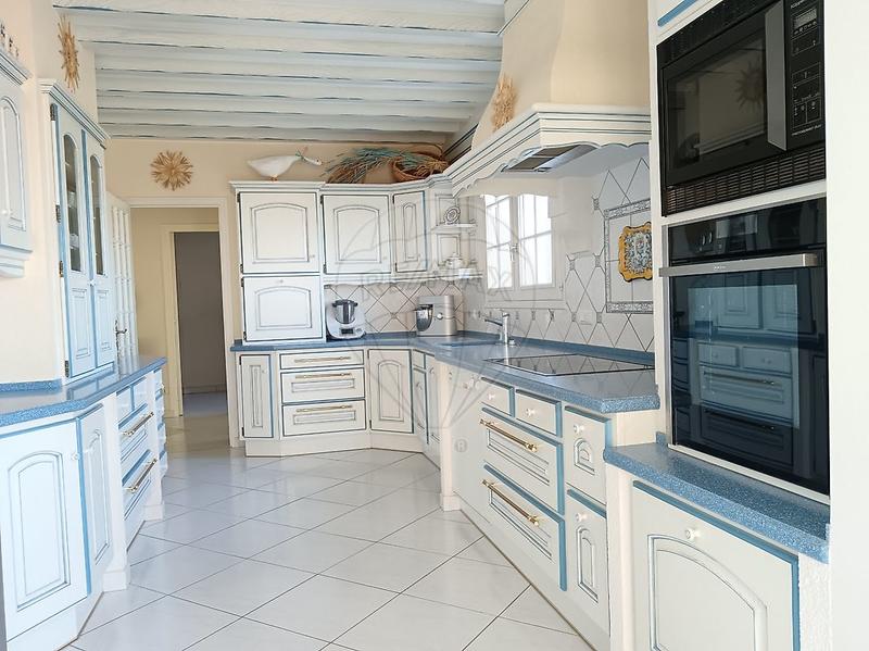 Propriété - 250 m² - 9 pièces