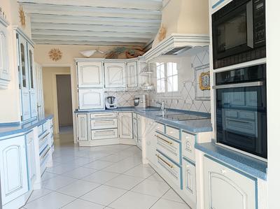 Propriété - 250 m² - 9 pièces