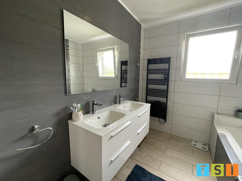 Maison - 223 m² - 8 pièces