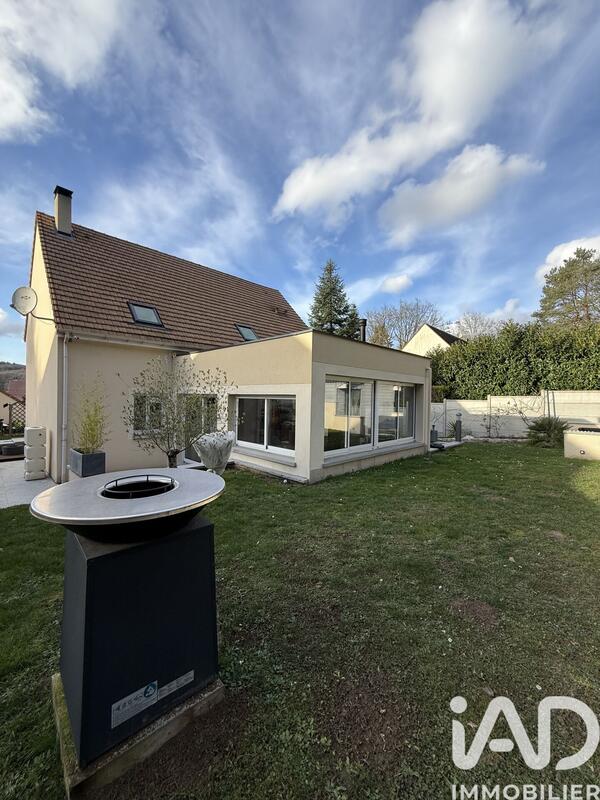 Maison - 180 m² - 8 pièces