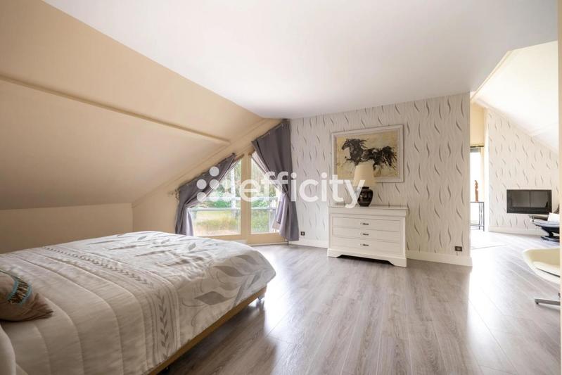 Maison - 205 m² - 7 pièces