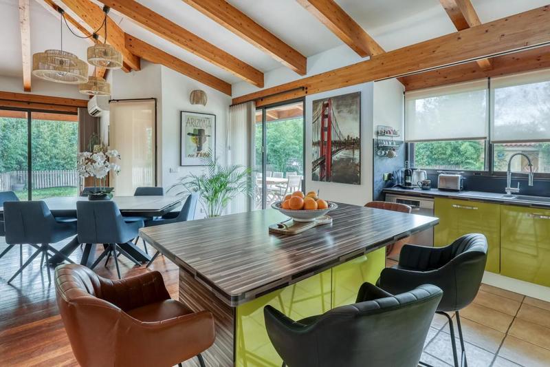 Maison - 203 m² - 5 pièces