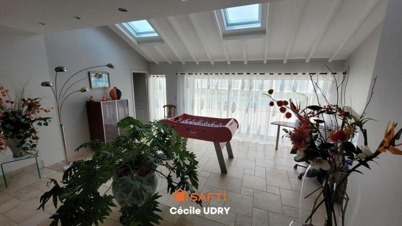 Maison - 415 m² - 12 pièces