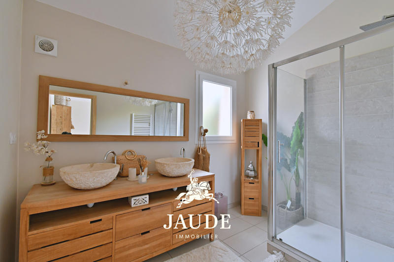 Maison - 236 m² - 9 pièces