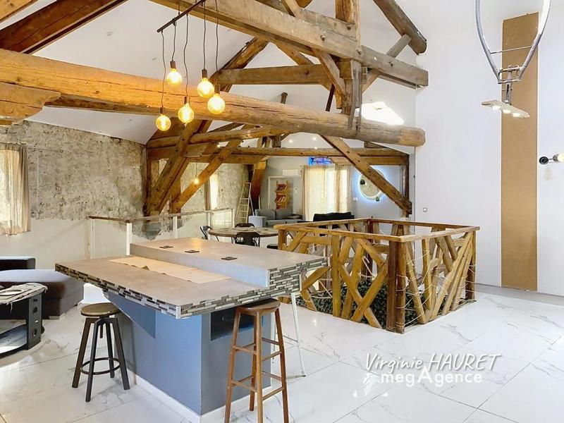 Maison en pierre - 343 m² - 9 pièces