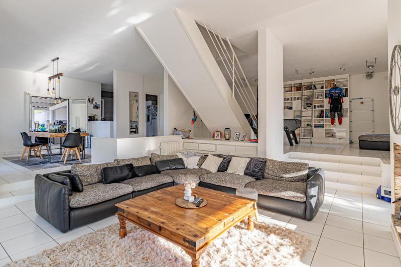 Maison - 242 m² - 5 pièces