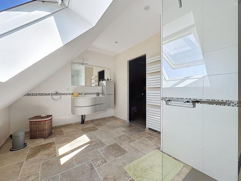 Villa - 256 m² - 9 pièces