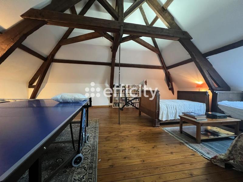 Maison - 213 m² - 10 pièces