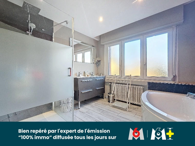 Maison - 250 m² - 10 pièces