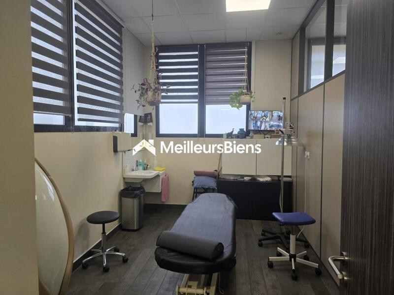 Local commercial - 288 m² - 10 pièces