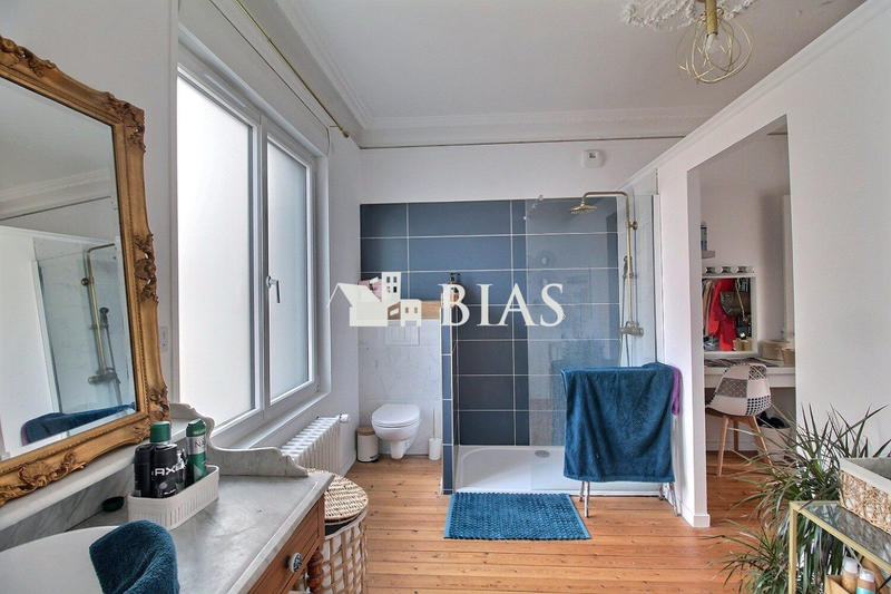 Maison - 250 m² - 10 pièces