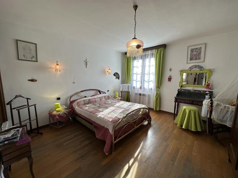 Villa - 238 m² - 5 pièces