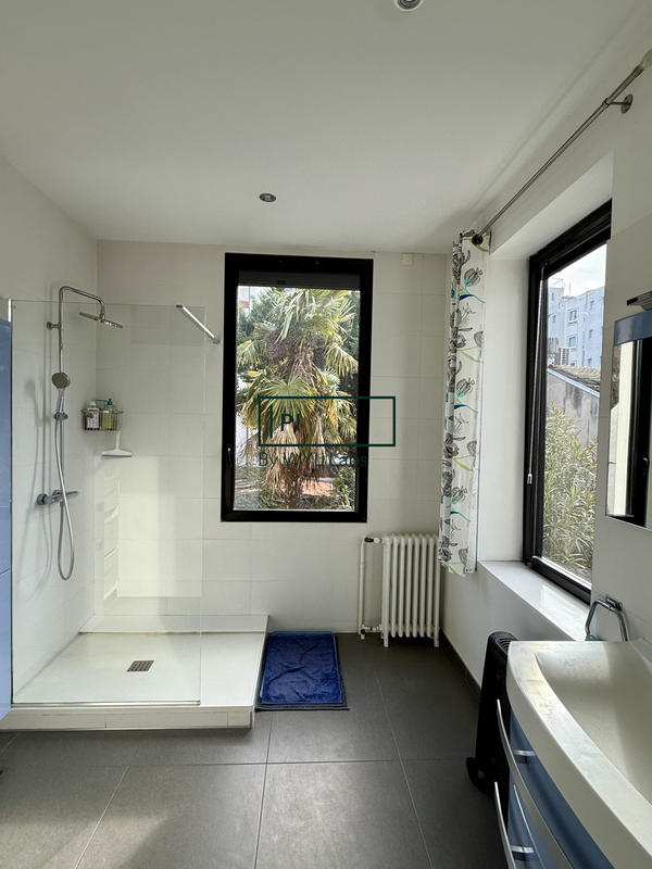 Maison - 346 m² - 8 pièces