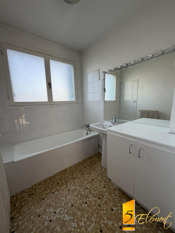 Appartement - 98 m² - 5 pièces