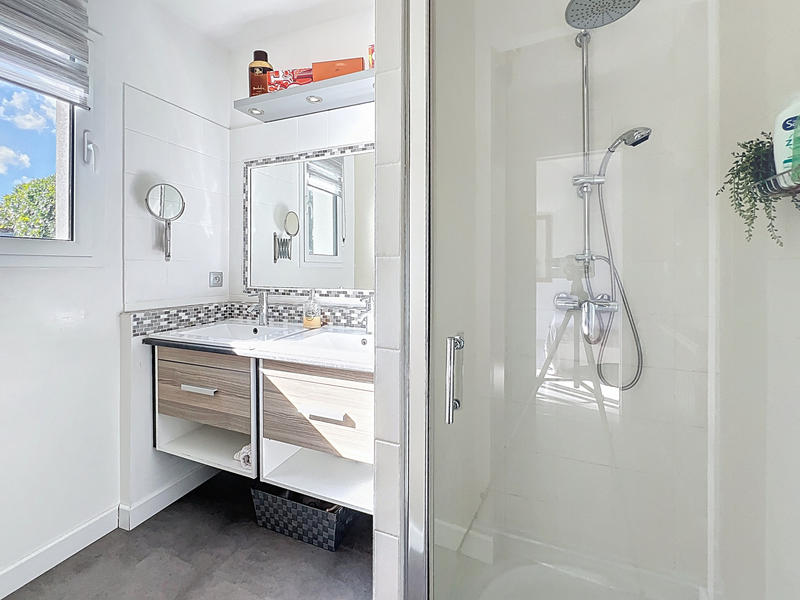 Maison - 222 m² - 6 pièces