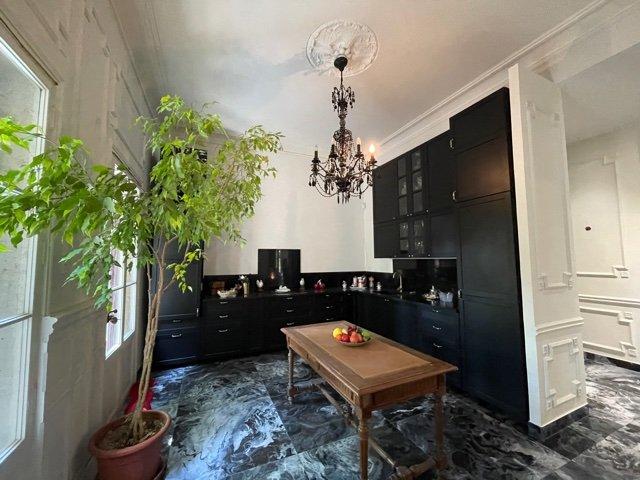 Château - 2 000 m² - 20 pièces