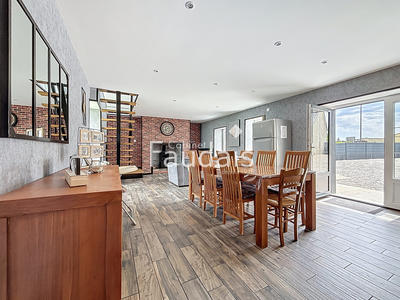 Maison - 95 m² - 5 pièces