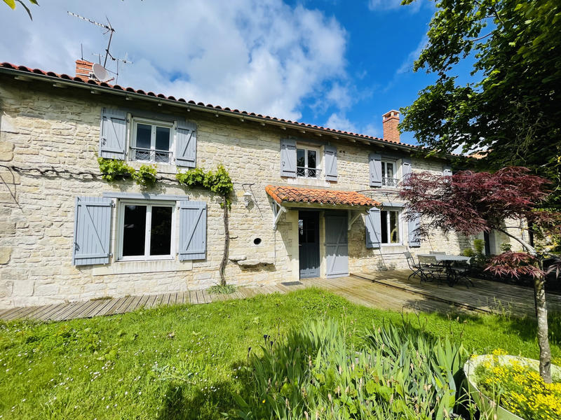 Maison - 220 m² - 5 pièces