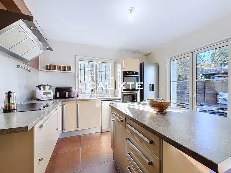 Maison - 140 m² - 5 pièces