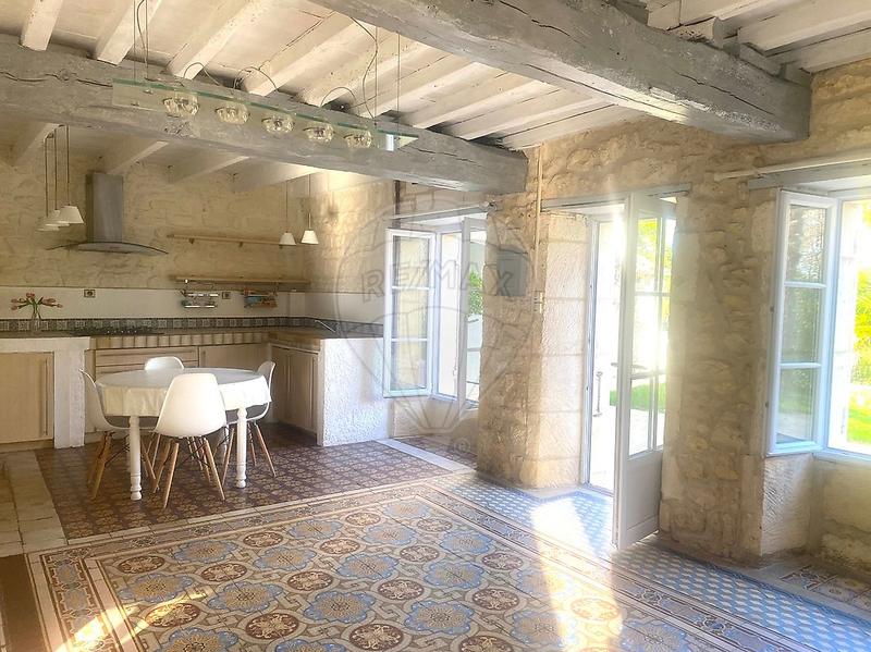 Maison - 245 m² - 8 pièces