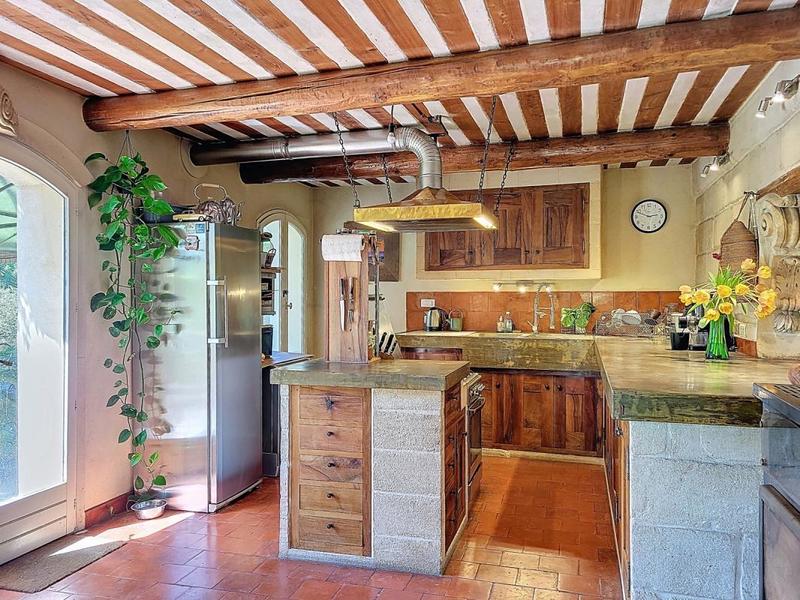 Maison - 240 m² - 6 pièces