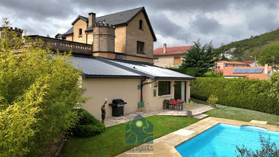 Maison - 218 m² - 7 pièces