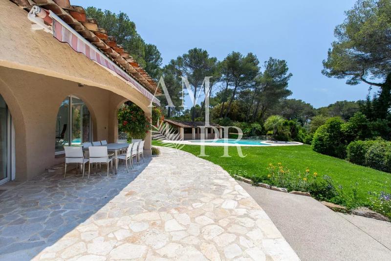 Villa - 540 m² - 13 pièces