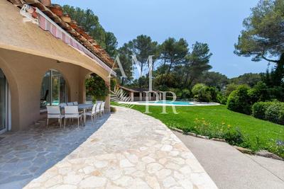 Villa - 540 m² - 13 pièces
