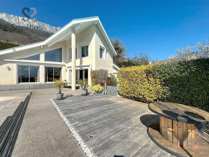 Maison - 169 m² - 5 pièces