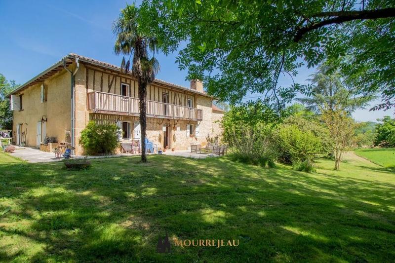 Demeure - 460 m² - 16 pièces