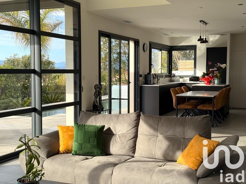 Maison - 219 m² - 5 pièces