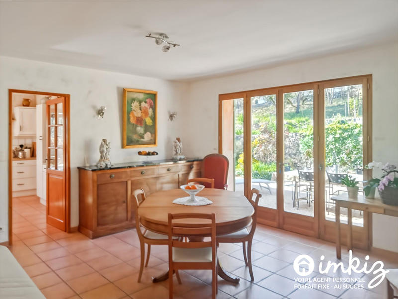 Maison - 220 m² - 9 pièces