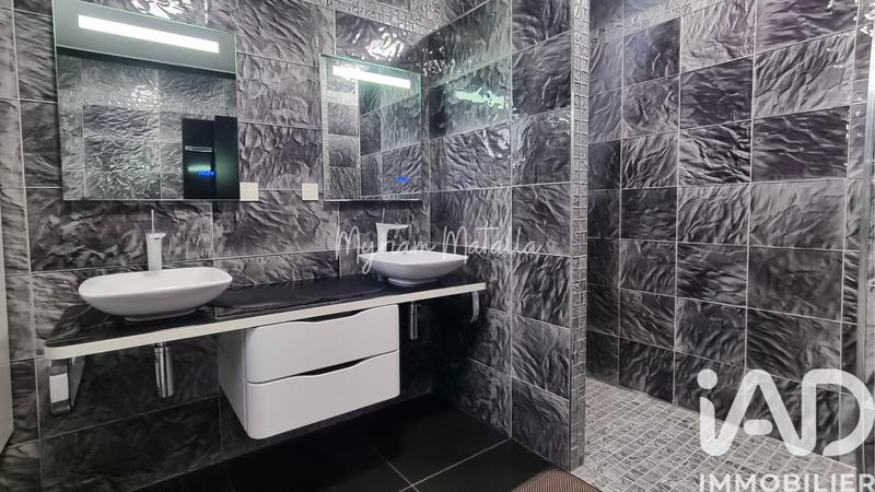 Maison - 220 m² - 8 pièces