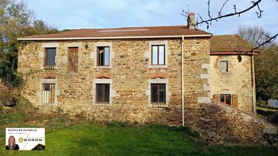 Maison - 327 m² - 10 pièces