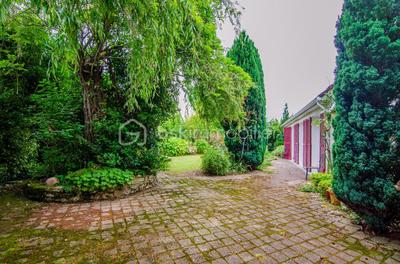 Pavillon - 180 m² - 7 pièces