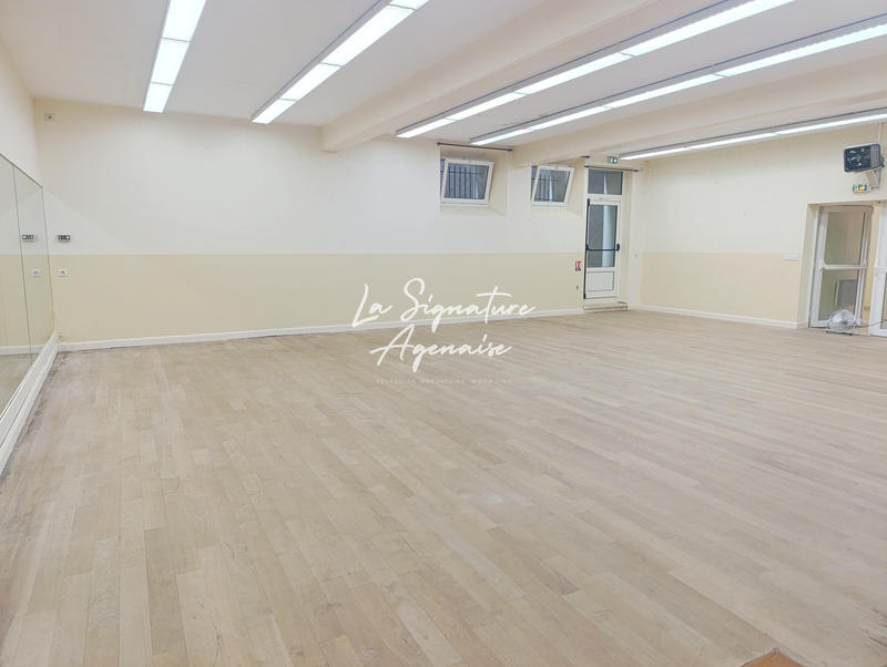 Propriété - 953 m² - 40 pièces