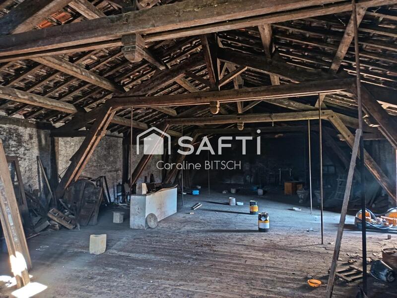 Maison - 3 000 m² - 10 pièces