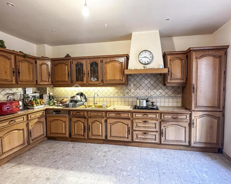 Maison traditionnelle - 183 m² - 8 pièces