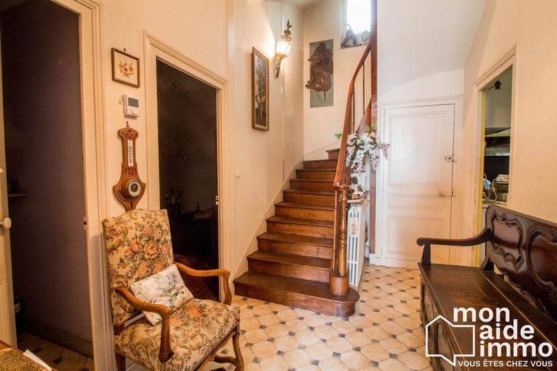 Maison - 230 m² - 10 pièces