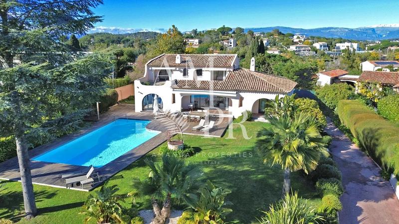 Villa - 253 m² - 7 pièces