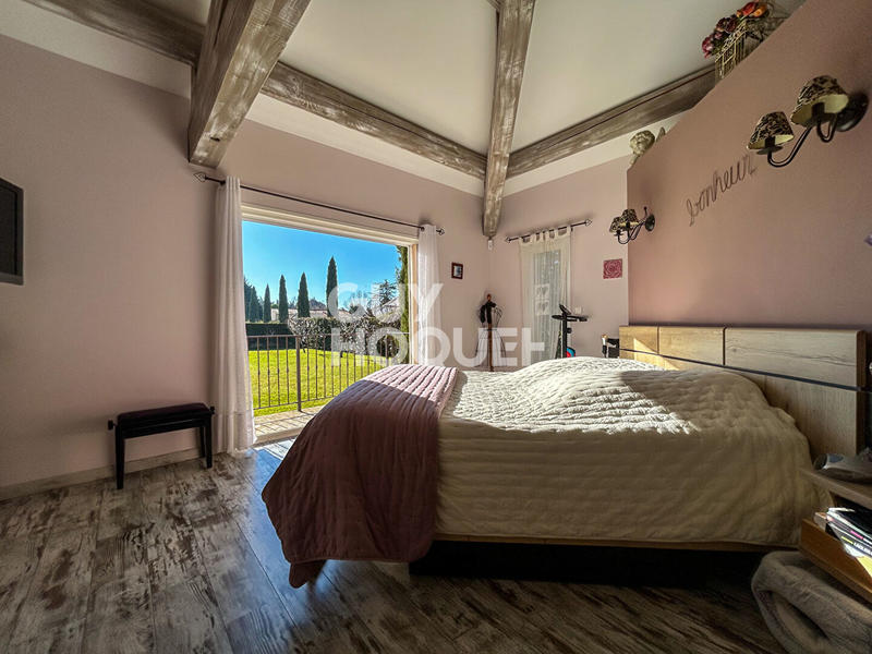 Maison - 250 m² - 10 pièces