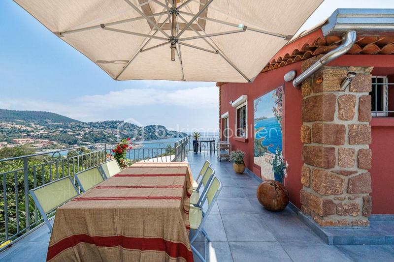 Villa - 219 m² - 5 pièces