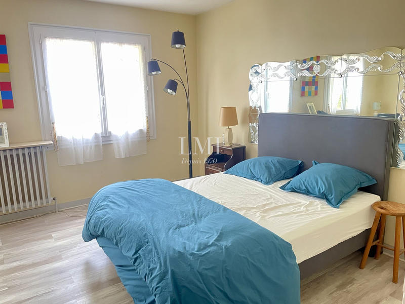 Maison - 238 m² - 8 pièces