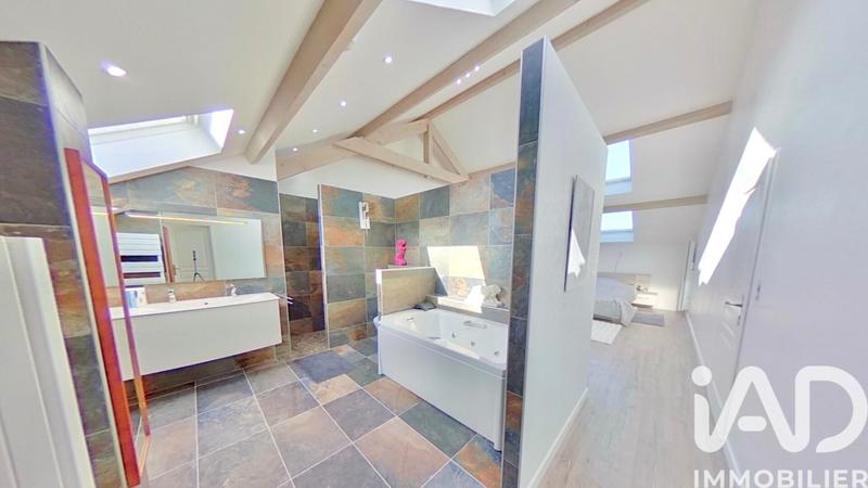 Maison - 280 m² - 10 pièces