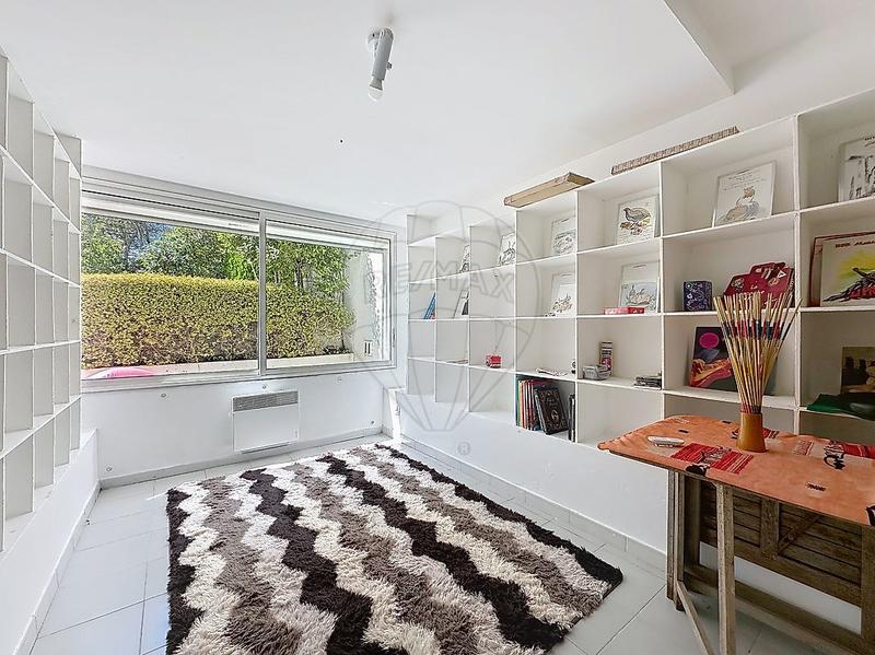 Propriété - 333 m² - 9 pièces