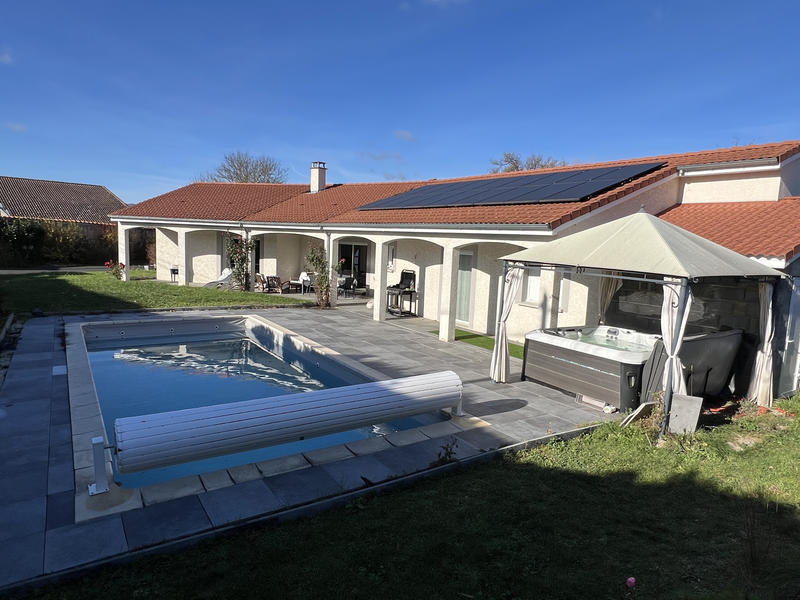 Maison - 180 m² - 8 pièces