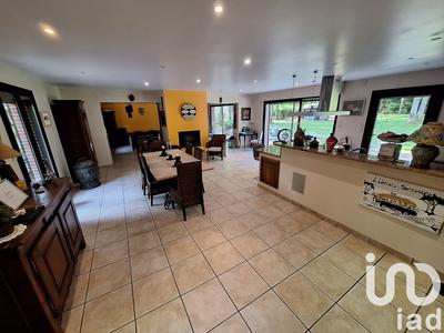 Maison - 196 m² - 8 pièces