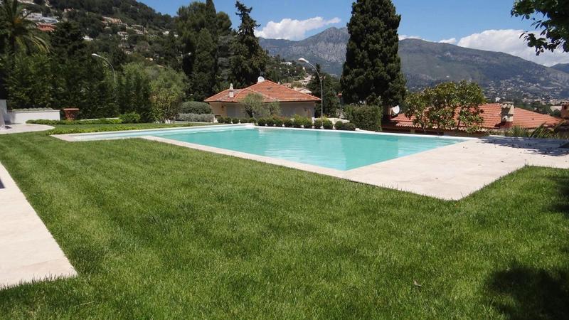 Maison - 240 m² - 5 pièces